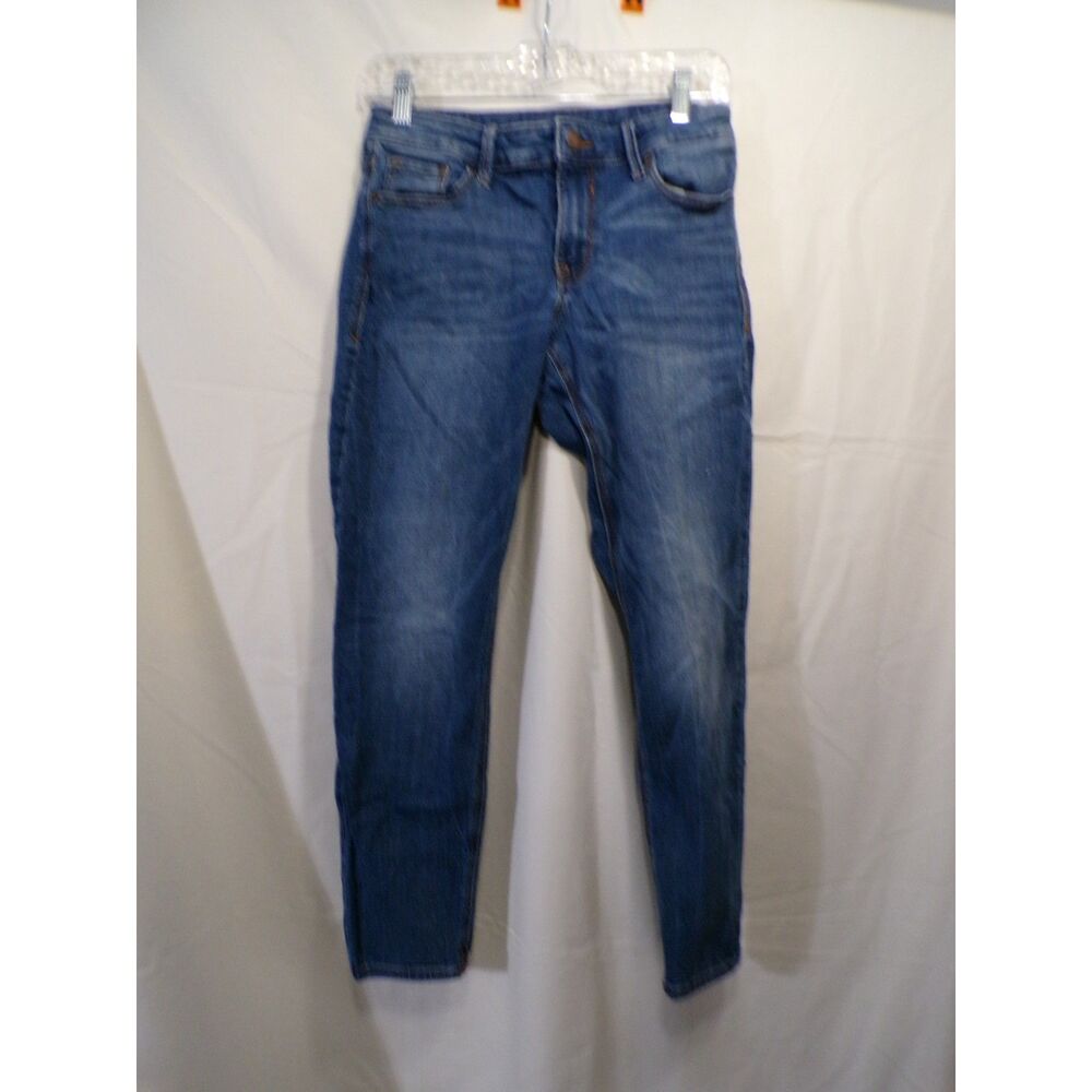 Old Navy Women's Medium Wash Straight Leg Jeans